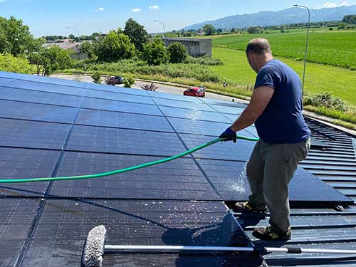 lavaggio impianti-fotovoltaici